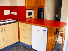 Kitchen: breakfast bar.